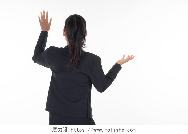 身穿商务服装的女人挥手一个穿着商务服装的漂亮女人在空中挥手，在一个被白色隔离的看不见的屏幕上导航。适用于图像裁剪和技术、业务操作.